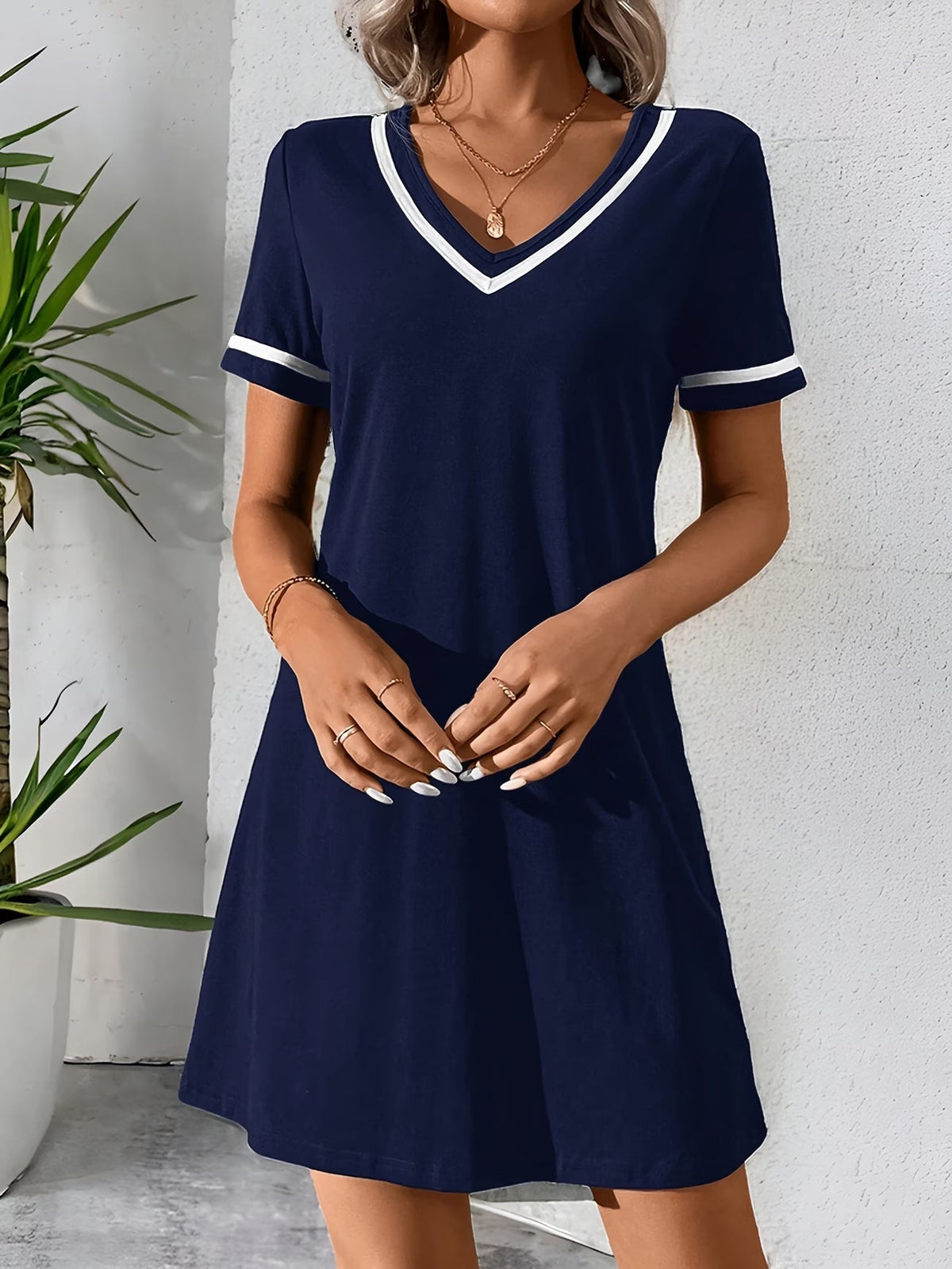 Viona | Casual V-neck Color-Block Dress 1