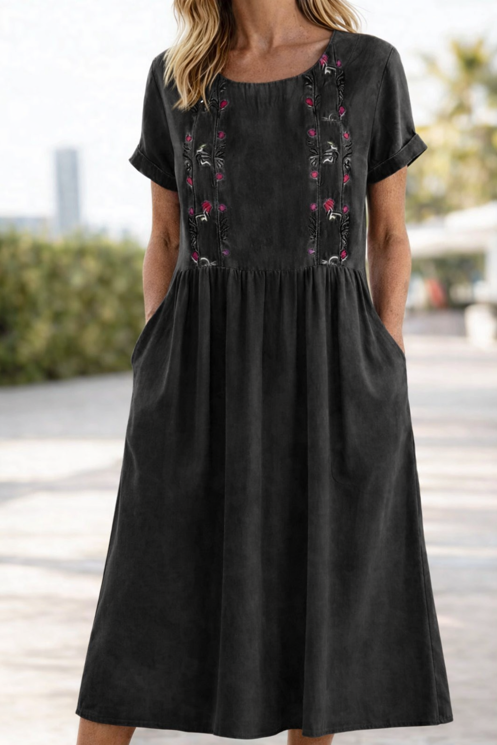 Trixie | Elegant Floral Summer Midi Dress 2