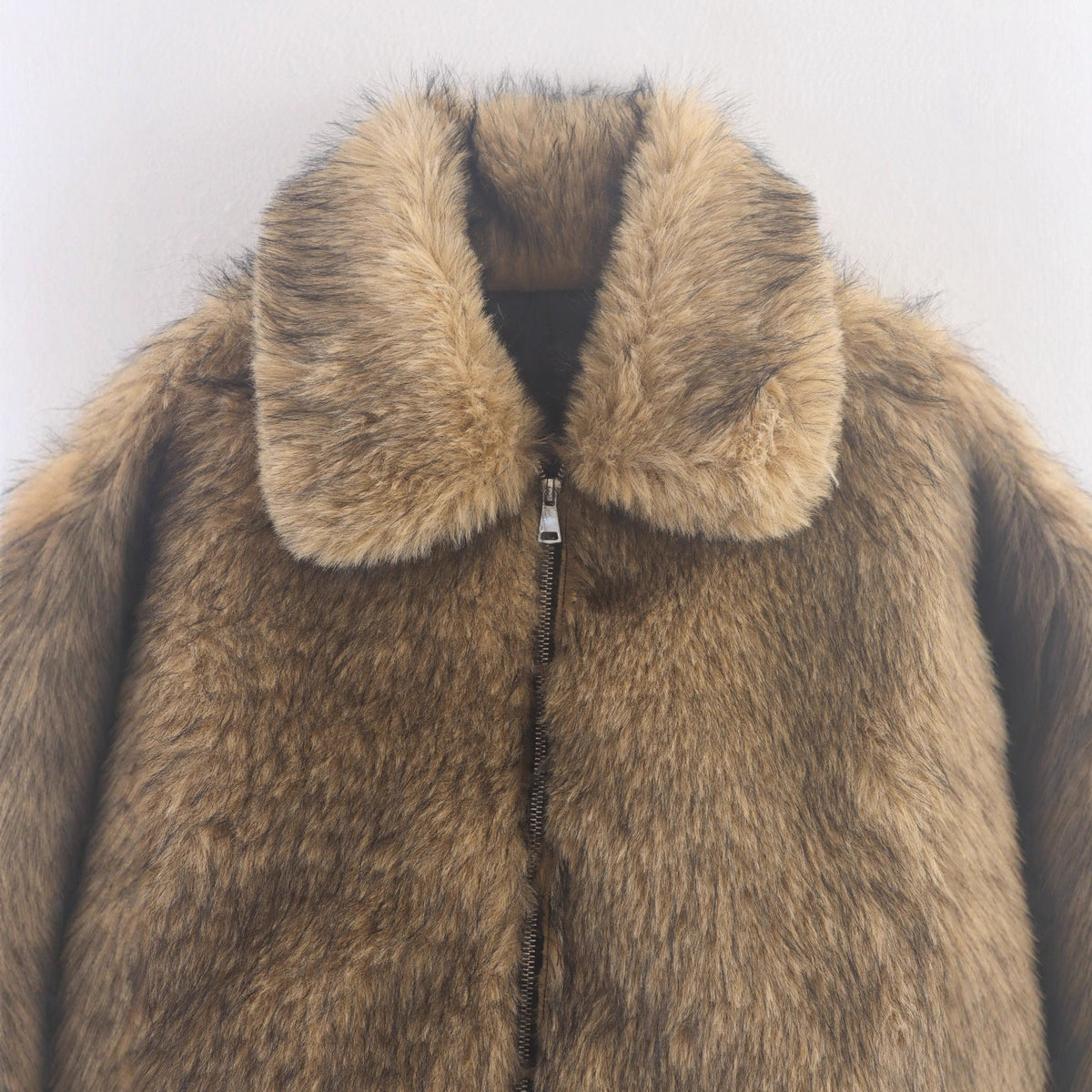 Women's Oversized Faux Fur Jacket with Wide Collar 4