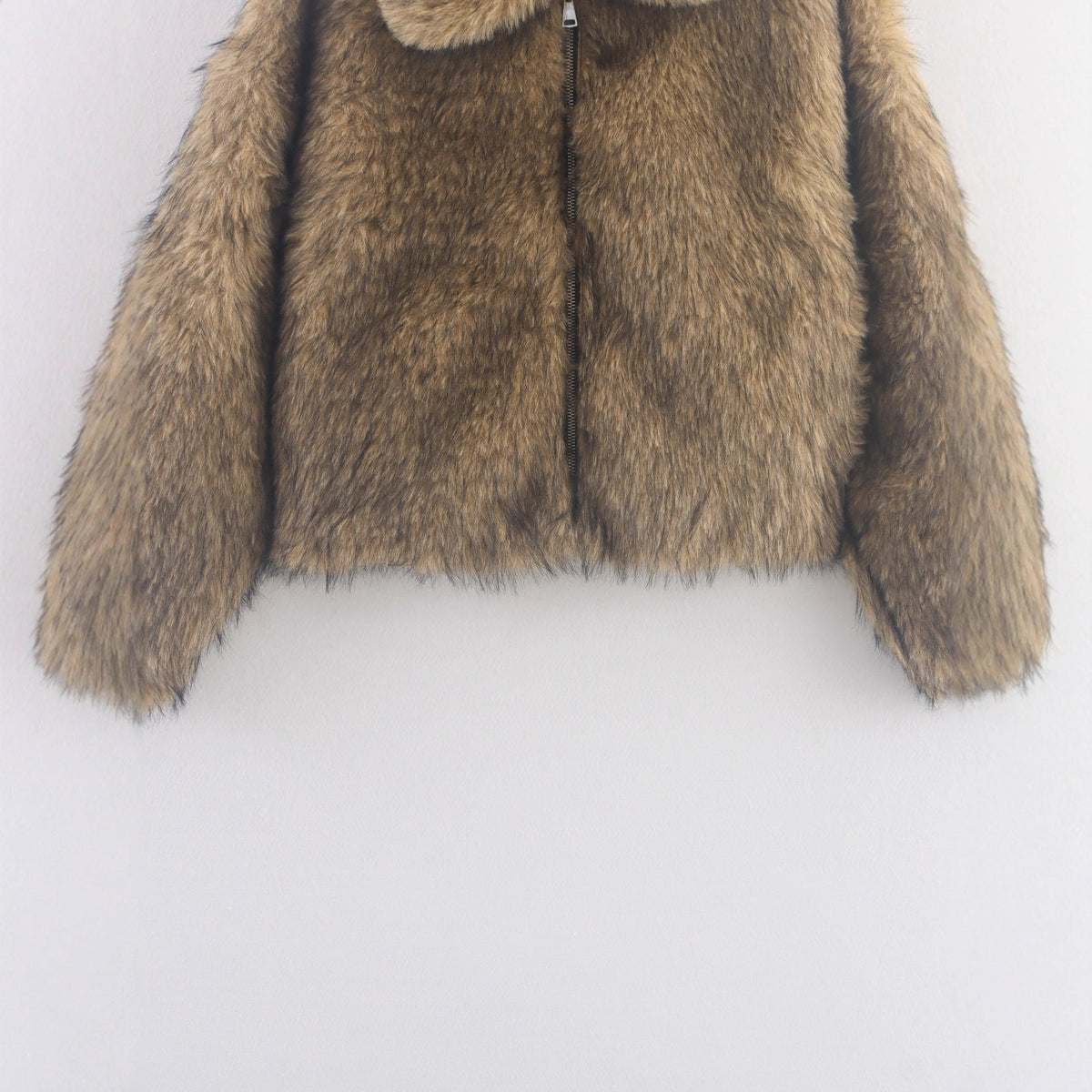 Women's Oversized Faux Fur Jacket with Wide Collar 5