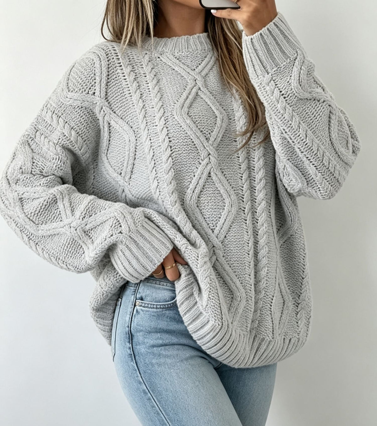 Women's Oversized Cable-Knit Sweater with Crew Neck 4