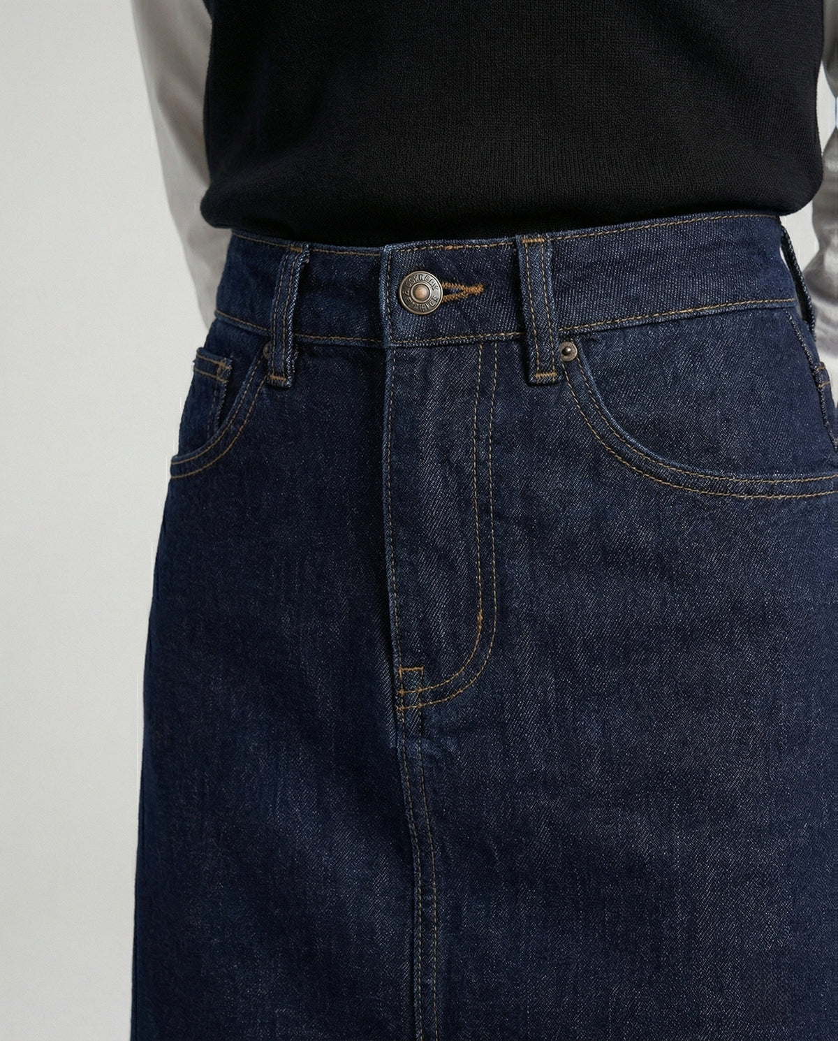 Women's Maxi Denim Skirt with Side Slit and Button Closure 4