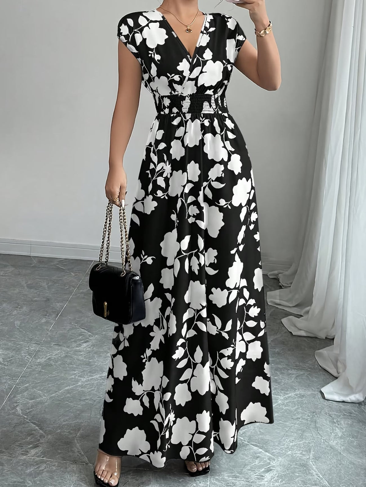 Sariyah | Elegant V-Neck Sleeveless Dress 1