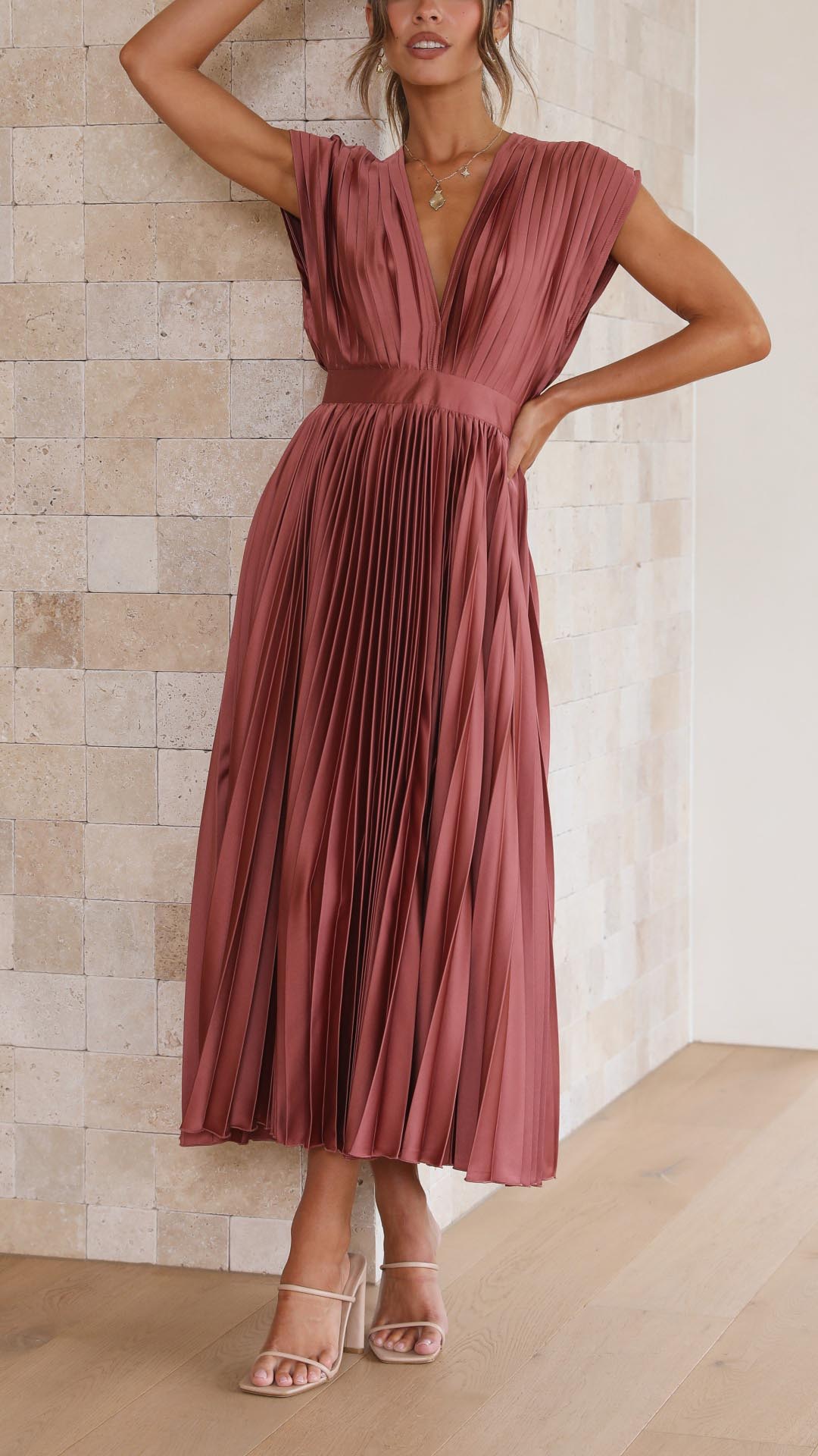 Kaitlyn | Stylish Pleated V-Neck Midi Dress 4