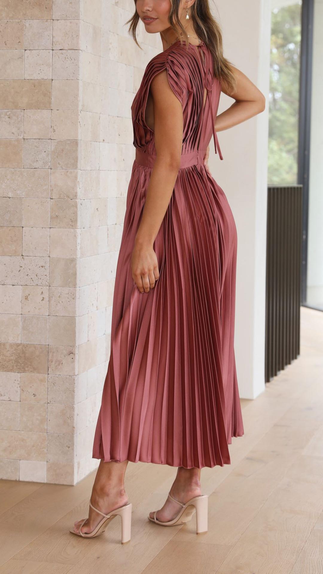 Kaitlyn | Stylish Pleated V-Neck Midi Dress 3